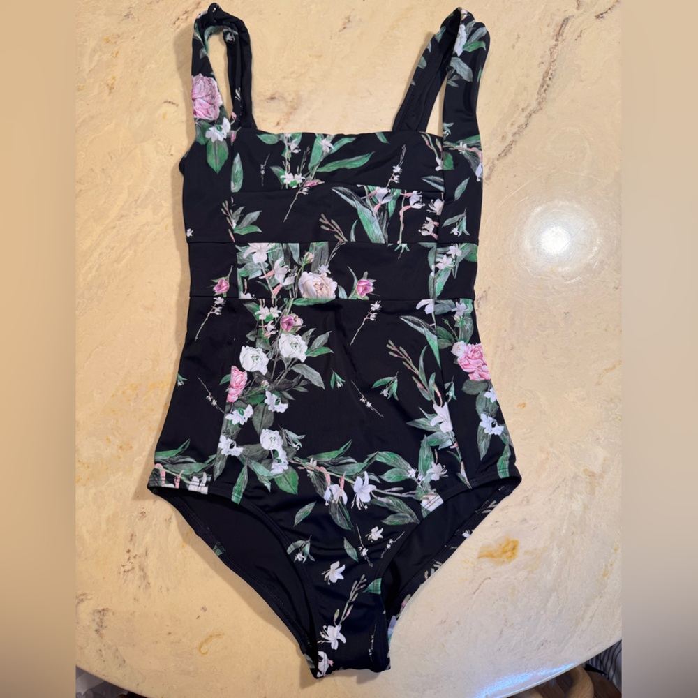 Antique Black and Green One Piece Swimwear with Sleek Design